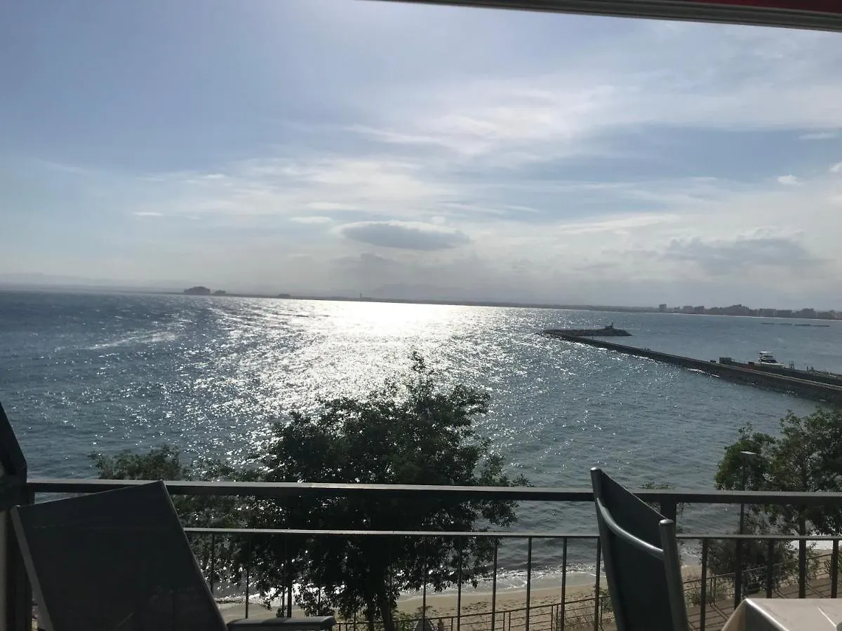 Far Bay Apartman Roses
