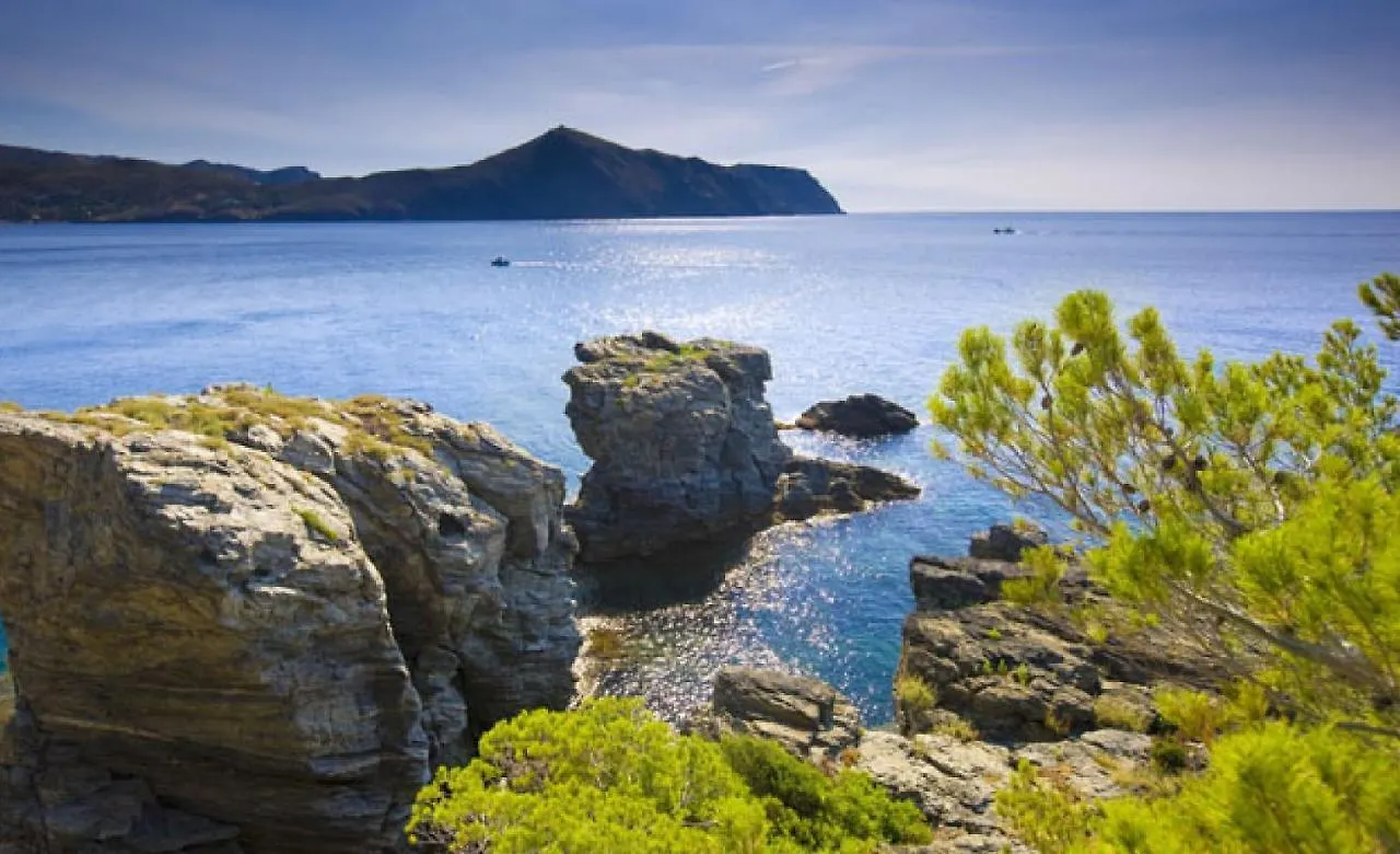 Far Bay Apartment Roses Spain